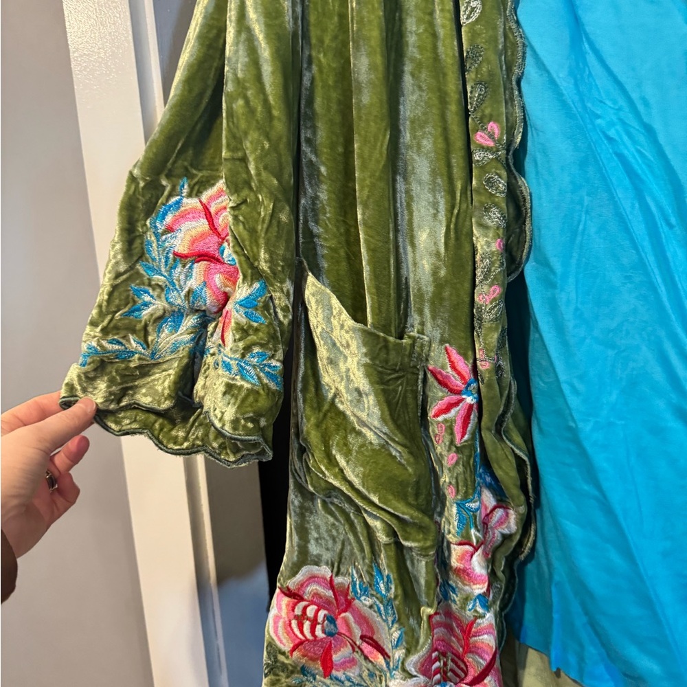 Chasing Unicorns One Night In Heaven Silk Velvet Housecoat BNWT - Picture 8 of 8